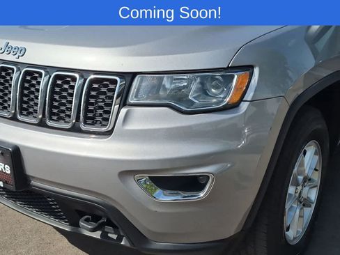 Used 2019 Jeep Grand Cherokee Laredo AWD/4WD image 10
