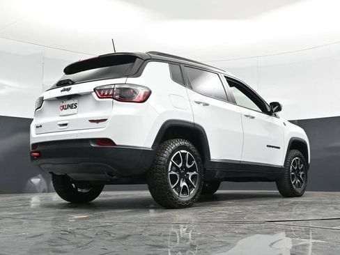 Used 2025 Jeep Compass Trailhawk AWD/4WD image 50