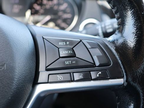 Used 2020 Nissan Rogue SV FWD image 22