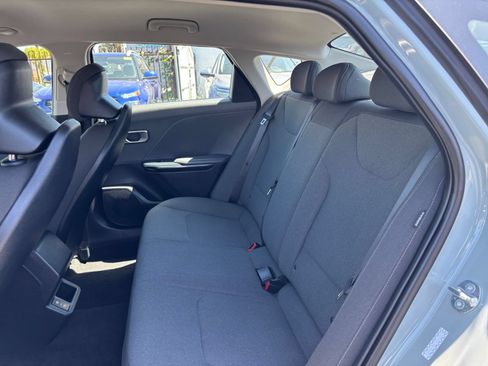 Used 2025 Kia K4 FWD image 27