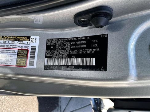 Used 2025 Toyota Sienna Limited AWD/4WD image 17