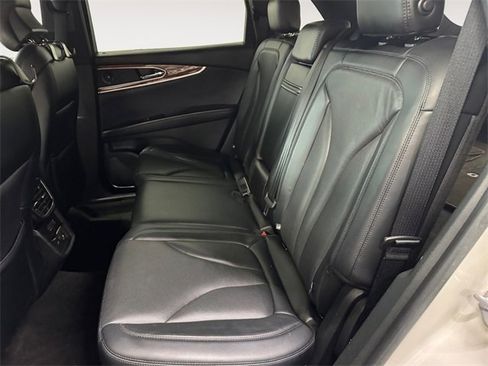 Used 2019 Lincoln Nautilus Reserve image 21