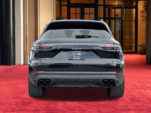 Used 2023 Porsche Cayenne Platinum Edition image 11