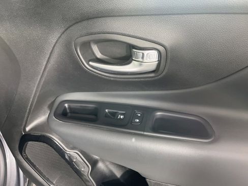 Used 2022 Jeep Renegade Altitude w/ Convenience Group AWD/4WD image 5