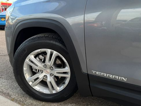 Used 2020 GMC Terrain SLE w/ Driver Convenience Package FWD image 9