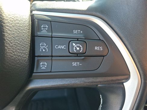 Used 2021 Jeep Grand Cherokee L Limited AWD/4WD image 23
