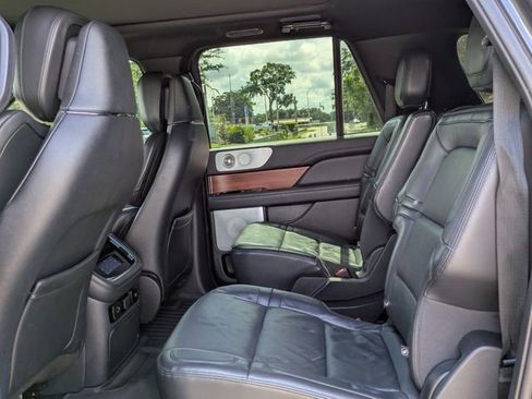 Used 2022 Lincoln Navigator L Reserve AWD/4WD image 10