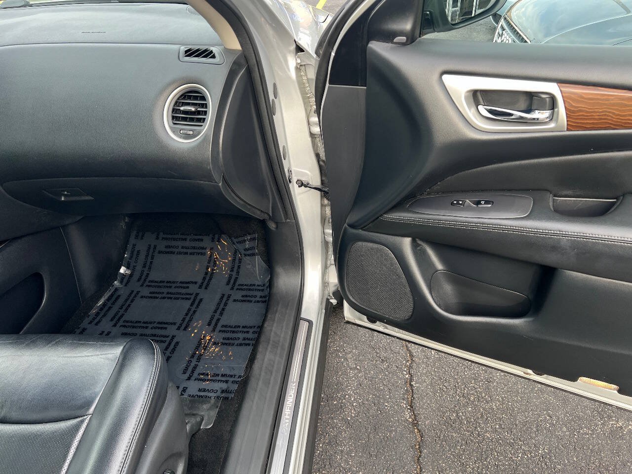 Used 2018 Nissan Pathfinder Platinum AWD/4WD image 33