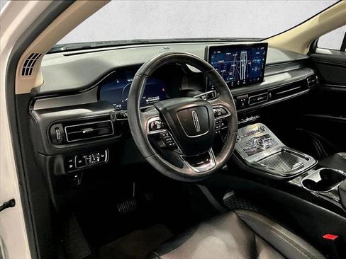 Used 2023 Lincoln Nautilus FWD w/ Premium Package image 14