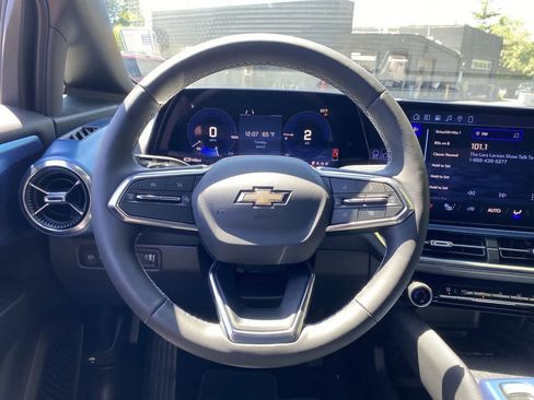 Used 2026 Chevrolet Equinox EV LT FWD image 19