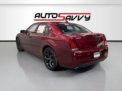 Used 2022 Chrysler 300 Touring L RWD image 5