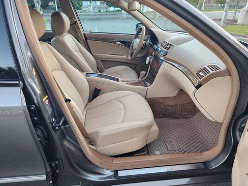 Used 2009 Mercedes-Benz E 350 Sedan image 16