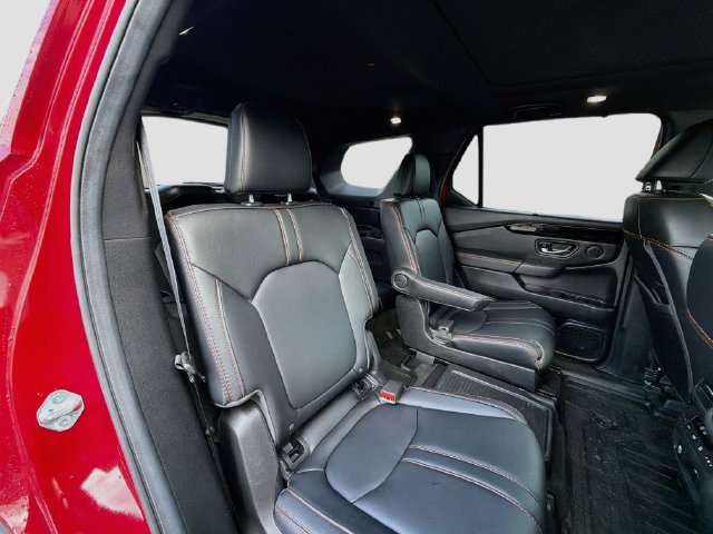 Used 2025 Honda Pilot TrailSport image 11