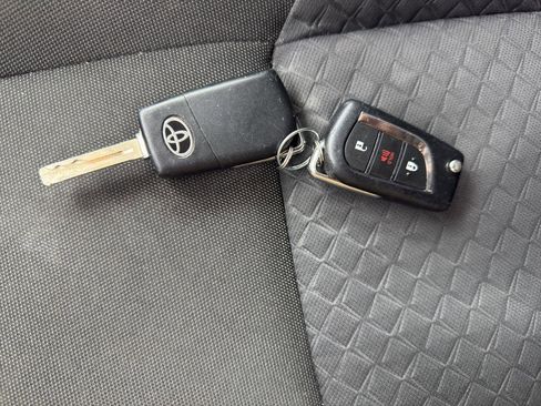 Used 2020 Toyota C-HR Limited image 27