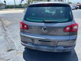 Used 2011 Volkswagen Tiguan SE image 2