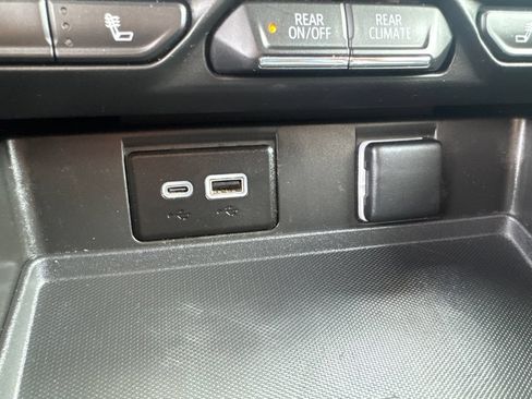 Used 2024 Chevrolet Suburban LT AWD/4WD image 27