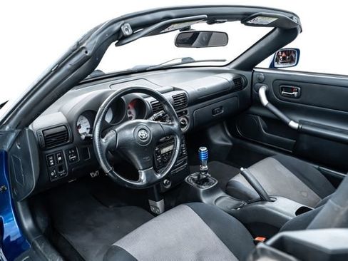 Used 2001 Toyota MR2 image 18