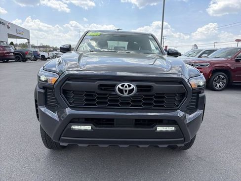 Used 2025 Toyota Tacoma TRD Off-Road AWD/4WD image 2