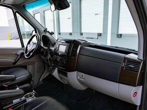 Used 2015 Mercedes-Benz Sprinter 2500 image 20