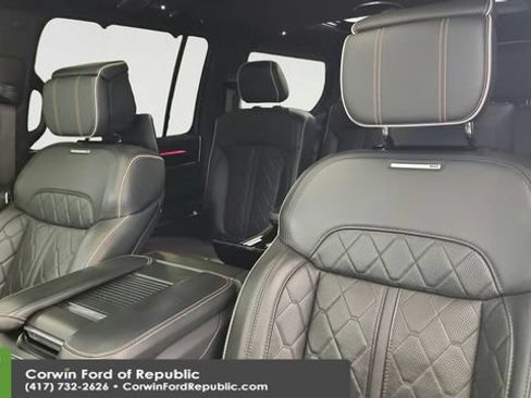 Used 2024 Jeep Grand Wagoneer Series III w/ Rear Seat Video Group 1 AWD/4WD image 10