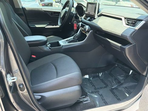 Used 2024 Toyota RAV4 LE AWD/4WD image 9