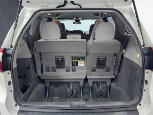 Used 2020 Toyota Sienna LE FWD image 34