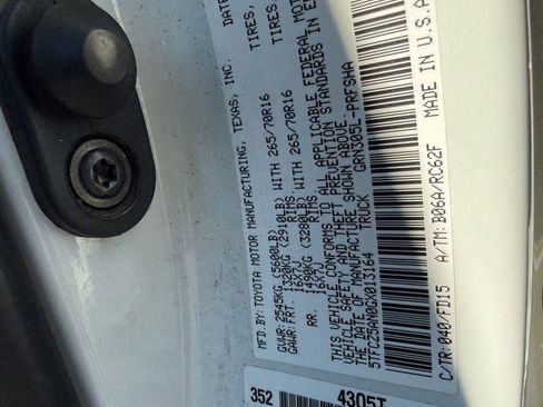 Used 2016 Toyota Tacoma TRD Off-Road w/ Premium & Technology Package image 26