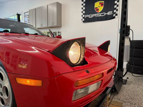 Used 1986 Porsche 944 Turbo image 23