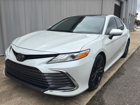 Used 2023 Toyota Camry XLE FWD image 8