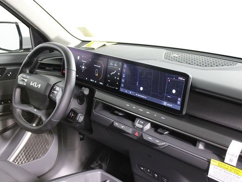 Used 2024 Kia EV9 Light RWD image 10