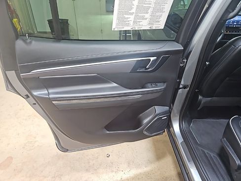 Used 2025 Buick Enclave Sport Touring image 18