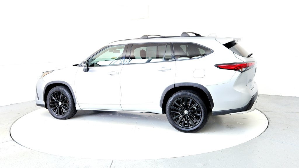 Used 2023 Toyota Highlander XSE AWD/4WD image 4