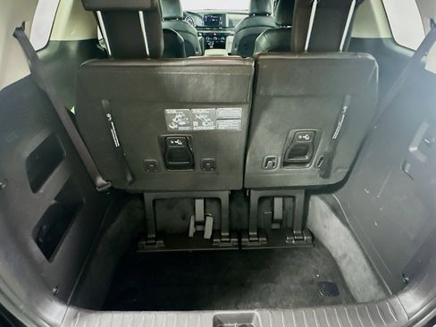 Used 2024 Kia Carnival LX image 29