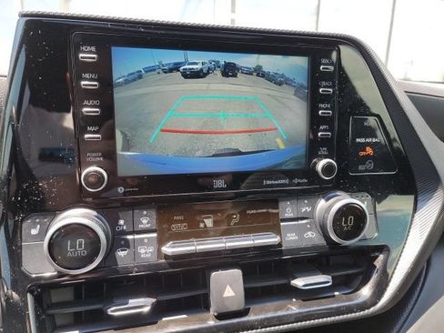 Used 2021 Toyota Highlander XSE AWD/4WD image 16