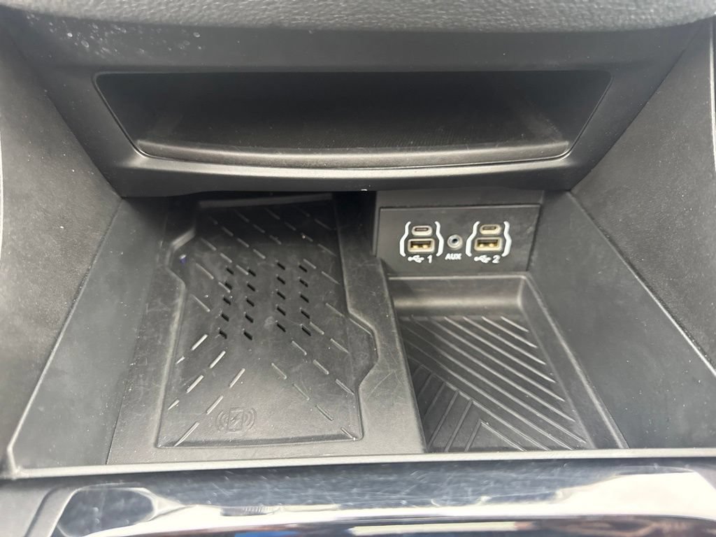 Used 2025 Chrysler Pacifica Limited FWD image 19