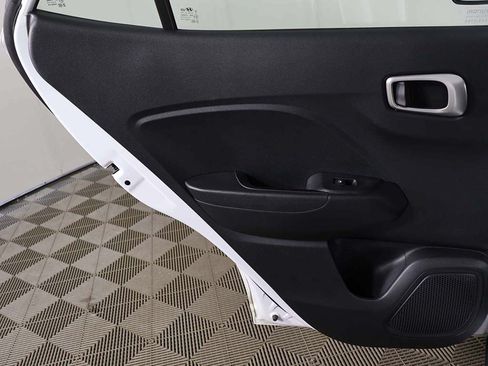 Certified 2024 Hyundai Venue SEL FWD image 22