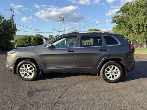 Used 2017 Jeep Cherokee Latitude w/ Comfort/Convenience Group AWD/4WD image 4