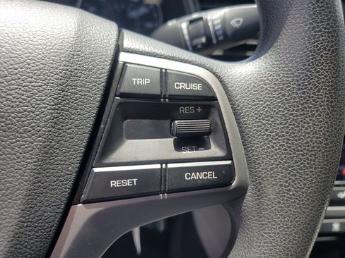 Used 2017 Hyundai Elantra SE image 17