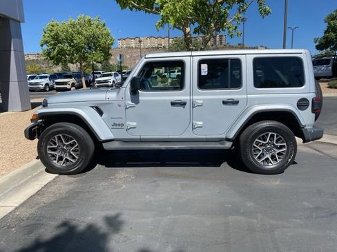 Used 2024 Jeep Wrangler Unlimited Sahara AWD/4WD image 4