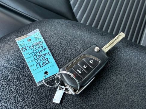 Used 2018 Toyota Camry SE FWD image 55
