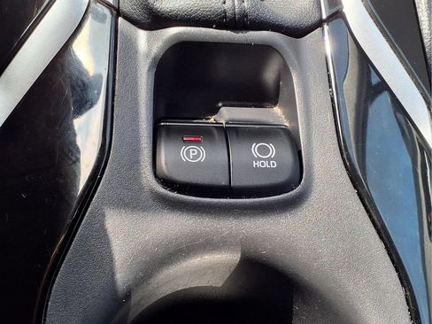 Used 2025 Toyota Corolla Cross XLE FWD image 20
