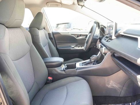 Used 2025 Toyota RAV4 XLE AWD/4WD image 16
