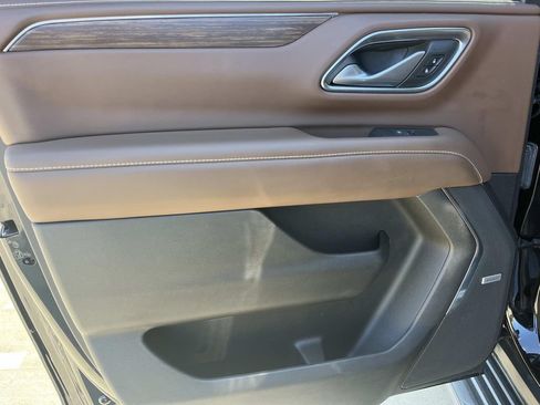 Used 2022 Chevrolet Suburban High Country AWD/4WD image 21