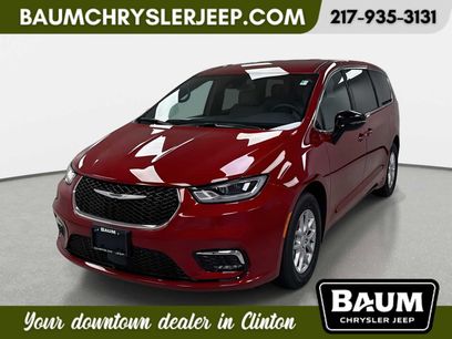 New 2026 Chrysler Pacifica Select