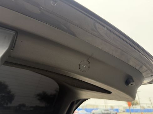 Used 2022 Tesla Model Y Performance image 35