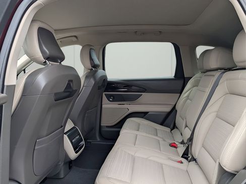 Used 2025 Lincoln Nautilus Reserve image 11