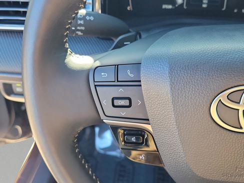 Used 2025 Toyota Camry SE image 27