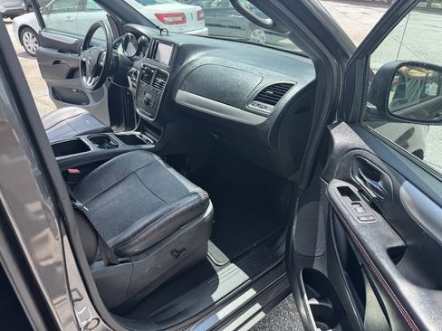 Used 2016 Dodge Grand Caravan R/T FWD image 16