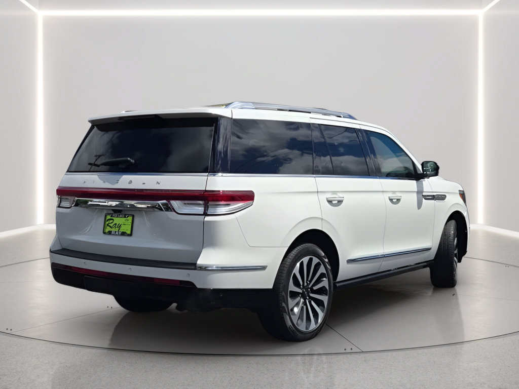 Used 2024 Lincoln Navigator Reserve AWD/4WD image 5
