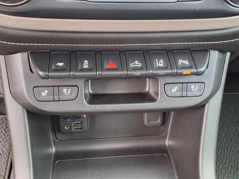 Used 2021 GMC Canyon Denali image 30